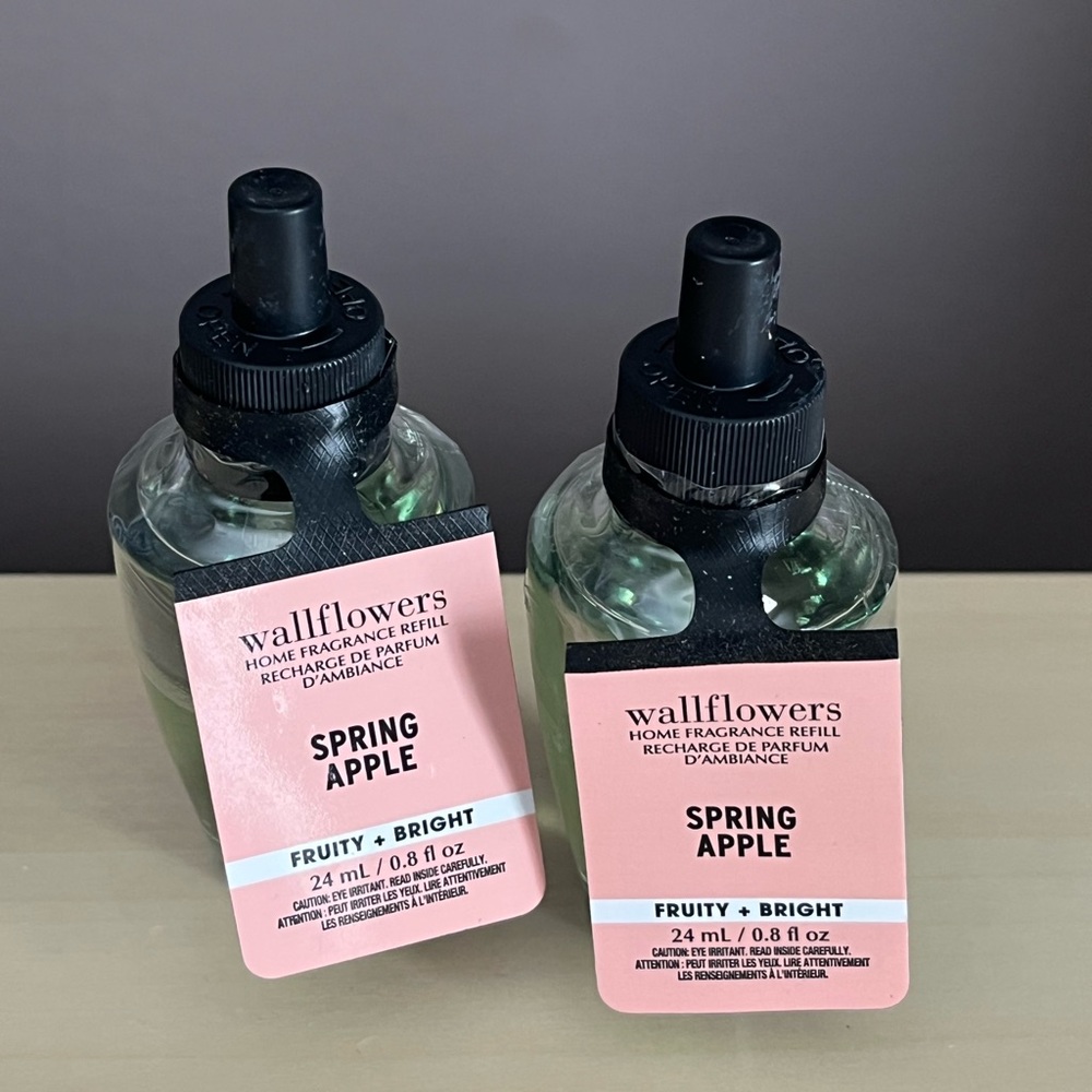 New Two White Barn Bath Body Works Spring Apple Wallflowers Refills